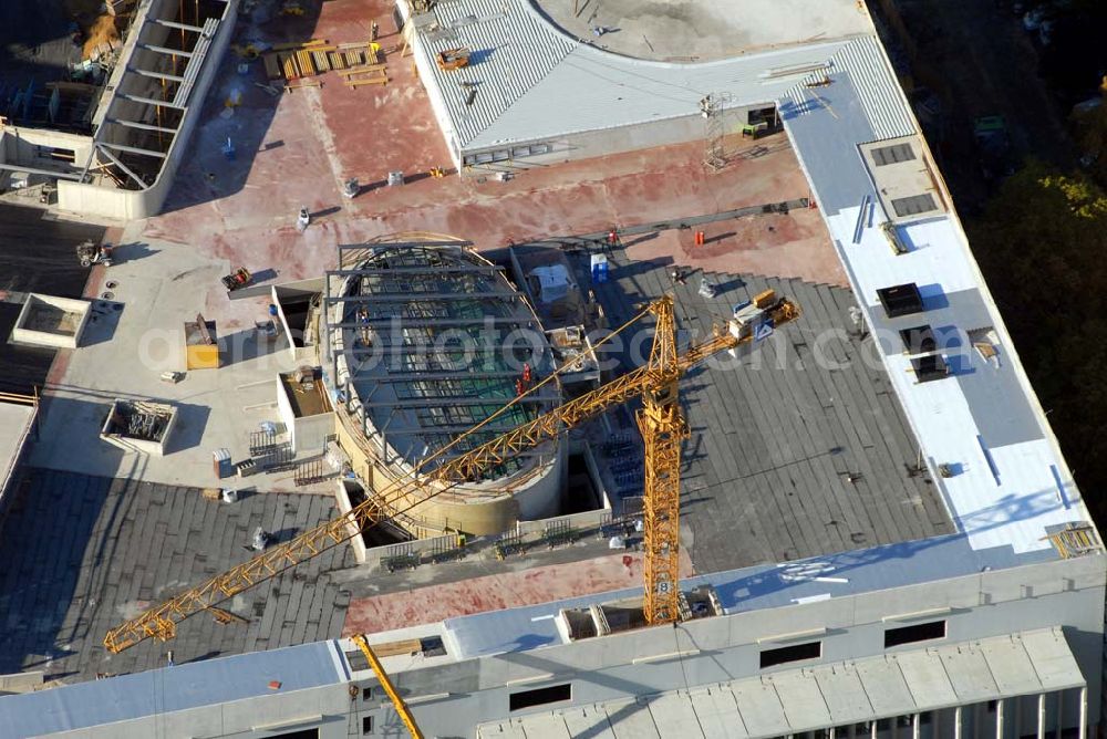 Aerial photograph Braunschweig - Blick auf die Baustelle der Schloss-Arkaden in Braunschweig. Am ehemaligen Standort des Schlosses rekonstruieren der Investor CREDIT SUISSE ASSET MANAGEMENT Immobilien KAG mbH und die ECE das ehemalige Residenzschloss – verbunden mit einem neuen Einkaufs- und Dienstleistungszentrum. Fertigstellung im Jahre 2007 finden im Inneren die städtischen Kultureinrichtungen und das Schlossmuseum ihren Platz.