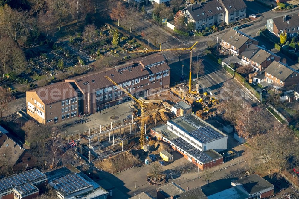 Bottrop from above - School building of the Gemeinschaftshauptschule Kirchhellen - Vestisches Gymnasium in the district Kirchhellen in Bottrop in the state North Rhine-Westphalia