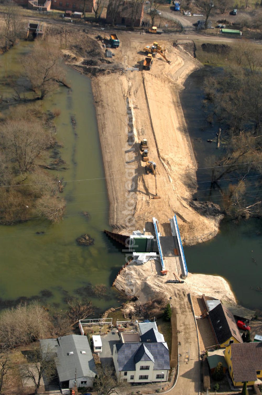 Aerial photograph Brieskow-Finkenheerd - View of the tense situation in the flood area of Brieskow-Finkenheerd in Brandenburg