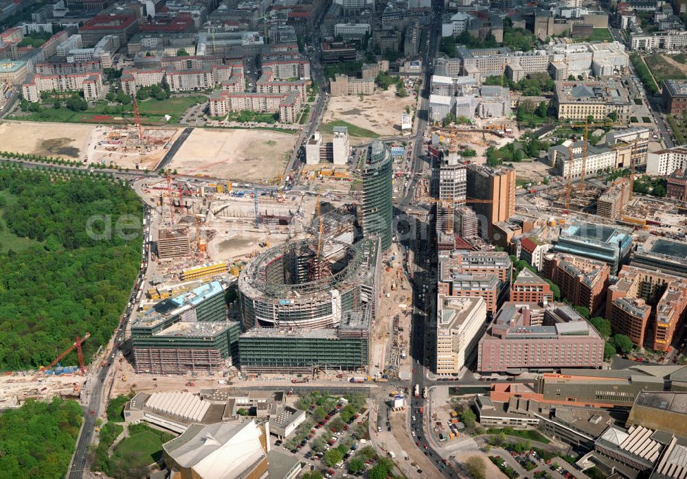 Aerial image Berlin - Baustelle Sony Center am Potsdamer Platz in Berlin Tiergarten. Das Center umfasst sieben Gebäude aus Glas, Stahl und einem lichtdurchflutetem Platz mit einem extravagantem Dach. Architekt dieses Gebäudes ist Helmut Jahn. The Sony Center in Berlin Tiergarten. The Center has seven buildings consists of glas, steel and a ground which is bathed in light, and a roof of glass. The architect is Helmut Jahn.