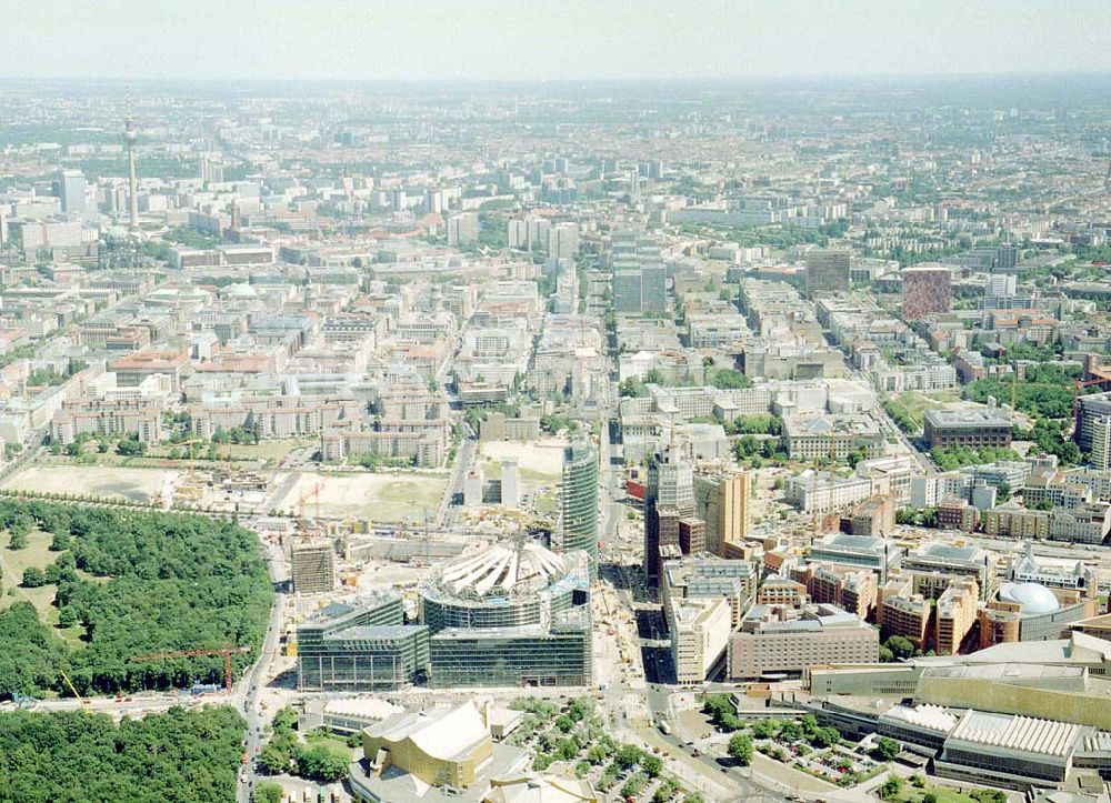 Berlin - Tiergarten from the bird's eye view: Baustelle des SONY-Centers am Potsdamer Platz in Berlin-Tiergarten.