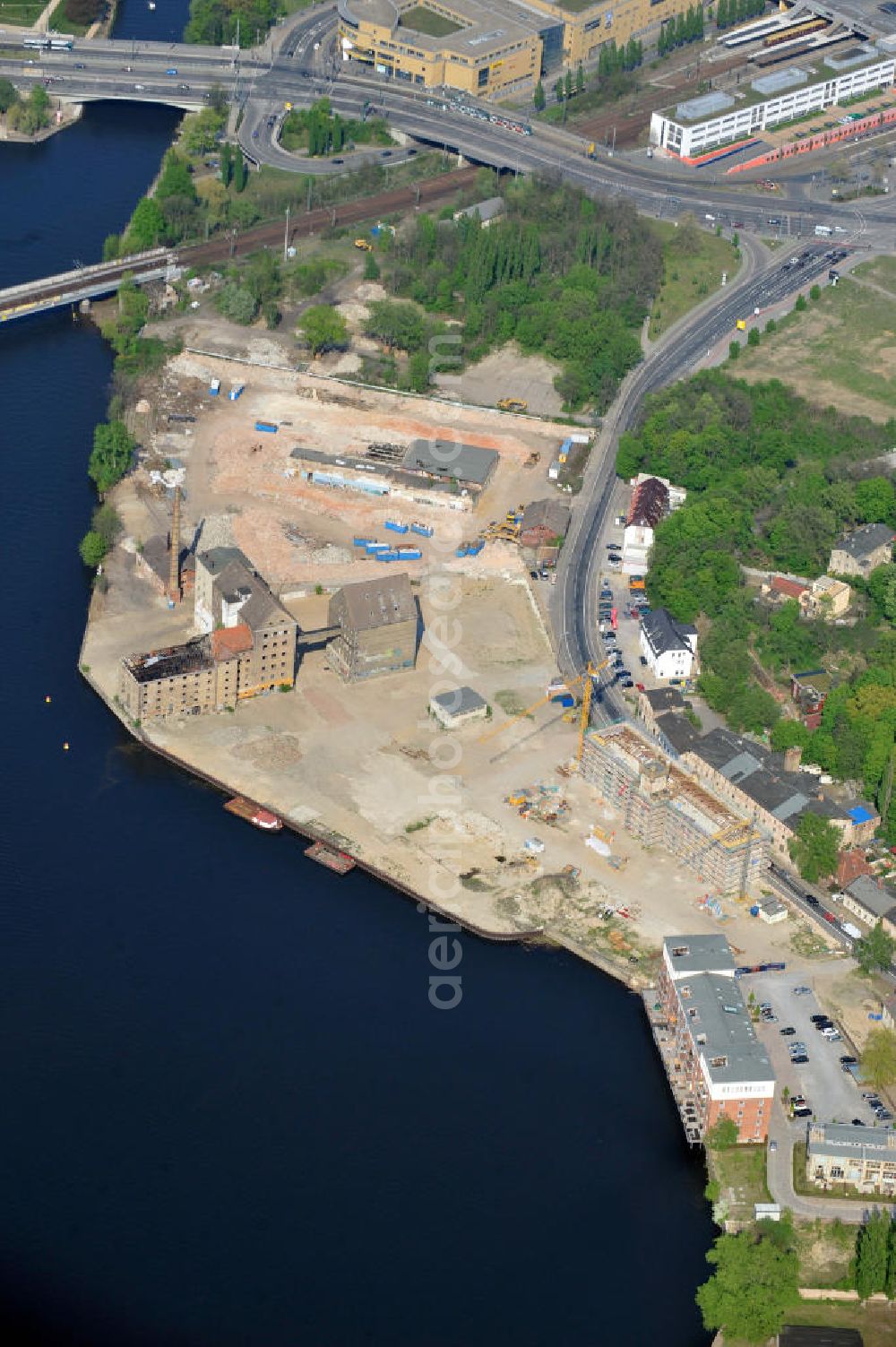 Aerial image Potsdam - Blick auf die Planflächen des Quartieres am Brauhausberg, die s.g. Speicherstadt, in der Potsdamer Templiner Vorstadt zwischen der Havel und der Leipziger Straße nahe der Langen Brücke am Hauptbahnhof Potsdam. Das Gebiet wird von den Unternehmen „Prinz von Preußen Grundbesitz AG“ , „Speicherstadt GmbH“ und „Pro Potsdam“, welche Teile der bestehenden Immobilie erworben haben, umgebaut. Propertys at the Brauhausberg, so-called Warehouse district between the river Havel and the street Leipziger Strasse near by the bridge Lange Brücke and the mainstation.