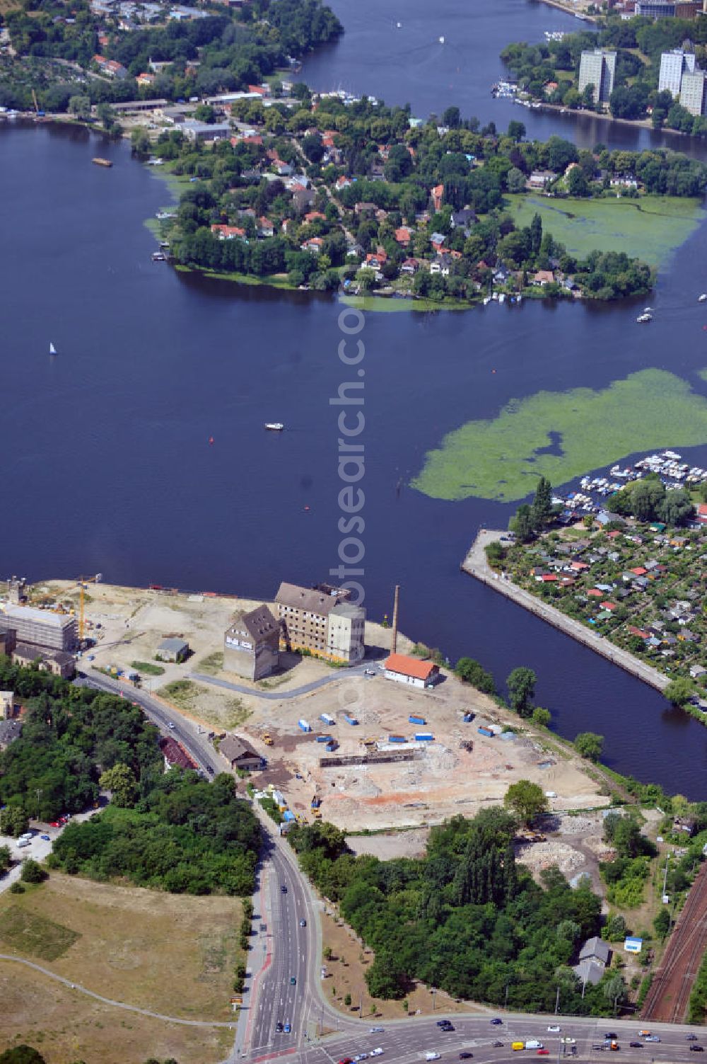 Aerial image Potsdam - Blick auf die Planflächen des Quartieres am Brauhausberg, die s.g. Speicherstadt, in der Potsdamer Templiner Vorstadt zwischen der Havel und der Leipziger Straße. Das Gebiet wird von den Unternehmen „Prinz von Preußen Grundbesitz AG“ , „Speicherstadt GmbH“ und „Pro Potsdam“, welche Teile der bestehenden Immobilie erworben haben, umgebaut. Propertys at the Brauhausberg, so-called Warehouse district between the river Havel and the street Leipziger Strasse.