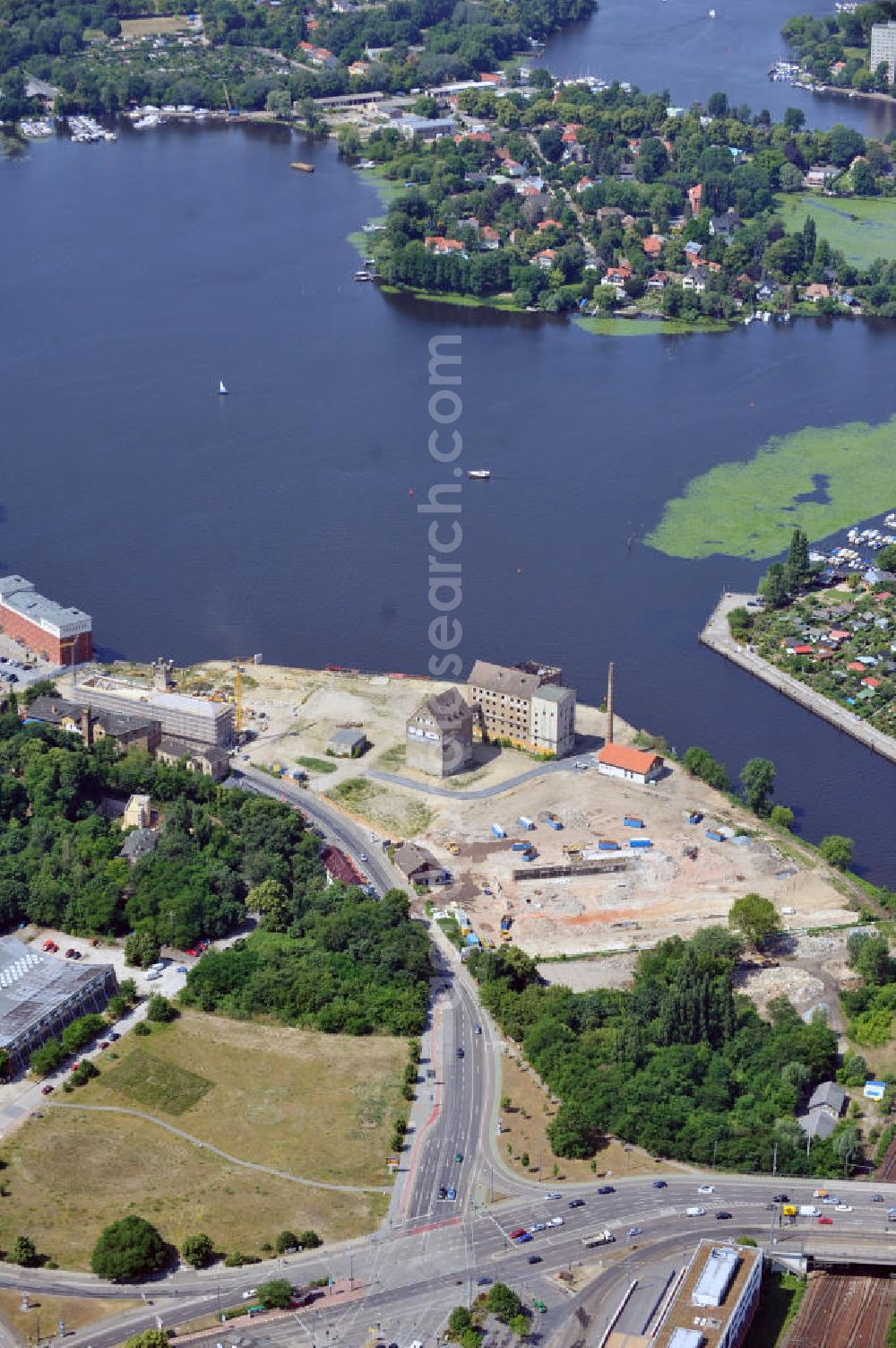 Aerial photograph Potsdam - Blick auf die Planflächen des Quartieres am Brauhausberg, die s.g. Speicherstadt, in der Potsdamer Templiner Vorstadt zwischen der Havel und der Leipziger Straße. Das Gebiet wird von den Unternehmen „Prinz von Preußen Grundbesitz AG“ , „Speicherstadt GmbH“ und „Pro Potsdam“, welche Teile der bestehenden Immobilie erworben haben, umgebaut. Propertys at the Brauhausberg, so-called Warehouse district between the river Havel and the street Leipziger Strasse.