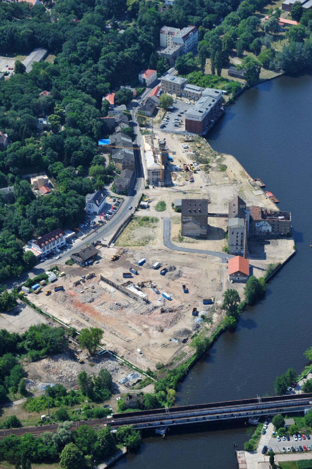 Aerial image Potsdam - Blick auf die Planflächen des Quartieres am Brauhausberg, die s.g. Speicherstadt, in der Potsdamer Templiner Vorstadt zwischen der Havel und der Leipziger Straße. Das Gebiet wird von den Unternehmen „Prinz von Preußen Grundbesitz AG“ , „Speicherstadt GmbH“ und „Pro Potsdam“, welche Teile der bestehenden Immobilie erworben haben, umgebaut. Propertys at the Brauhausberg, so-called Warehouse district between the river Havel and the street Leipziger Strasse.