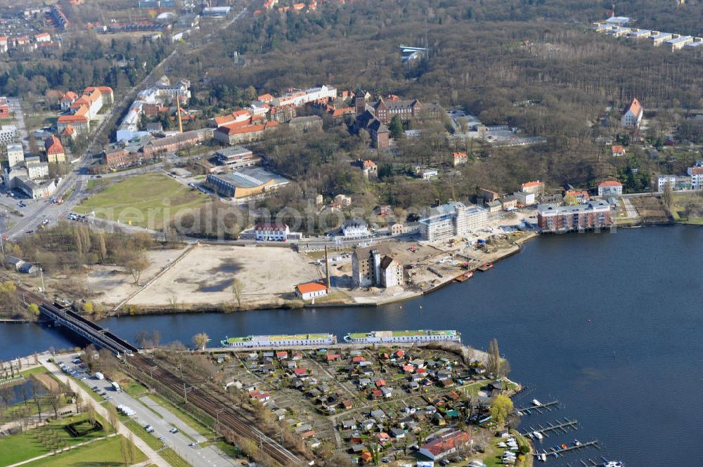 Potsdam from the bird's eye view: Propertys at the Brauhausberg, so-called Warehouse district between the river Havel and the street Leipziger Strasse