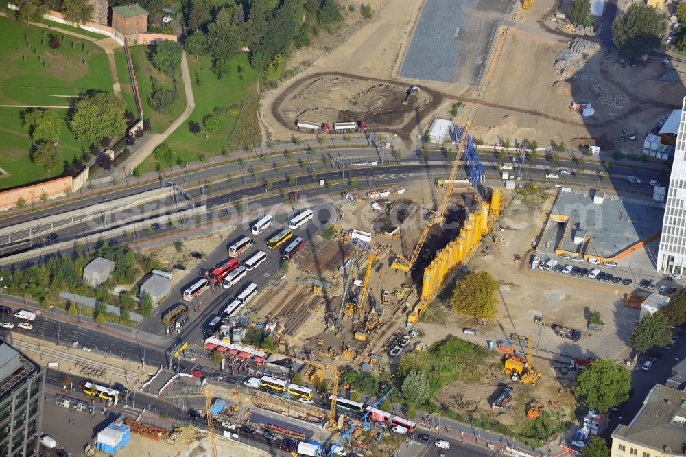 Aerial photograph Berlin - View of the building work at the Berlin Hauptbahnhof. Two newbuild- offices after the drafts of the architect's office Hilmer & Sattler und Albrecht are planned