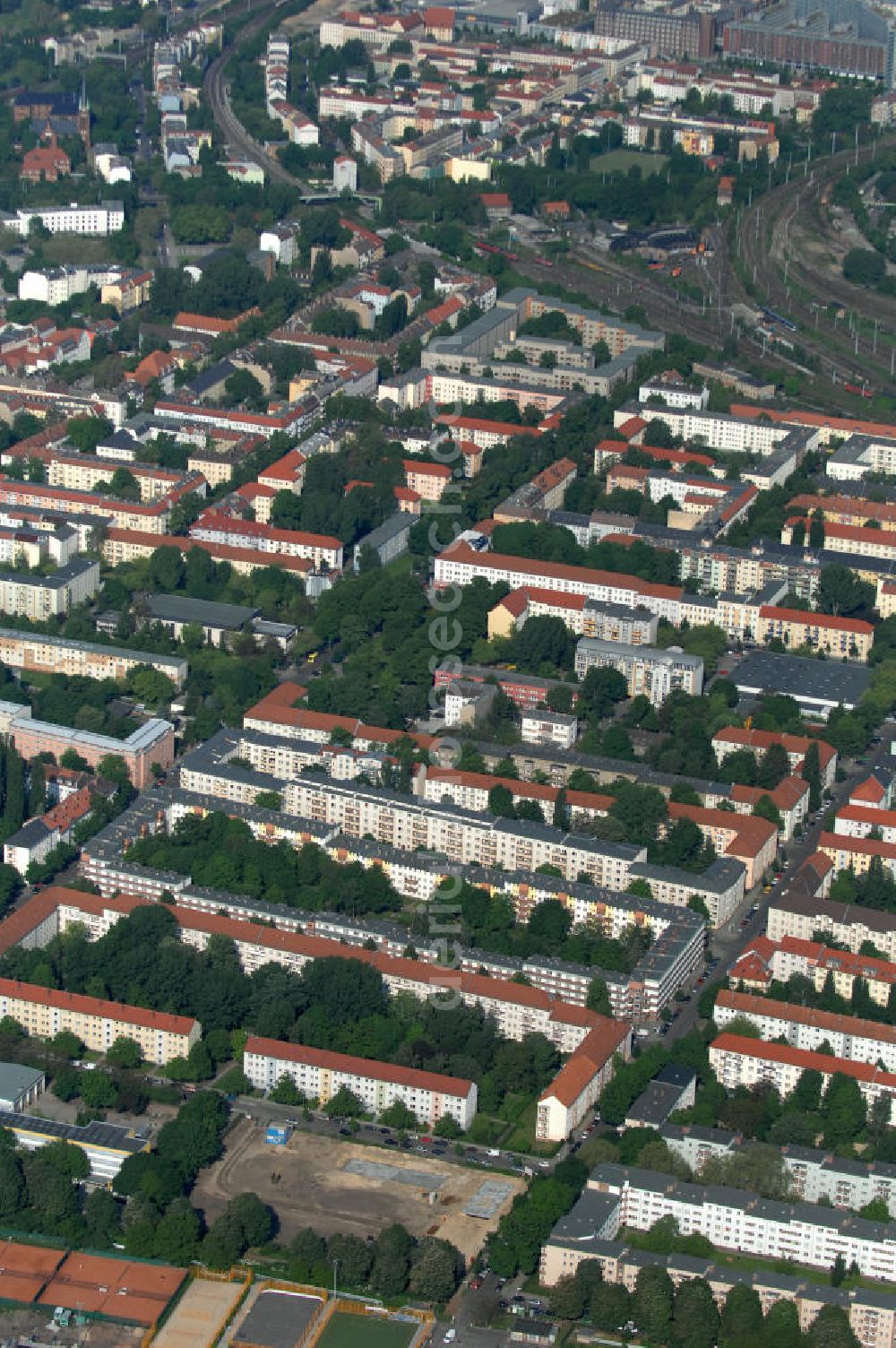 Aerial photograph Berlin - Blick auf die Baufläche des neuen Stadtquartier „Stadtgärten Friedrichsfelde“ in Berlin-Lichtenberg. Views of the city built the new headquarters' city gardens Friedrichsfelde in Berlin-Lichtenberg.