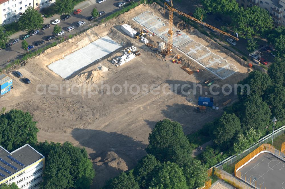 Aerial photograph Berlin - Blick auf die Baufläche des neuen Stadtquartier „Stadtgärten Friedrichsfelde“ in Berlin-Lichtenberg. Views of the city built the new headquarters' city gardens Friedrichsfelde in Berlin-Lichtenberg.