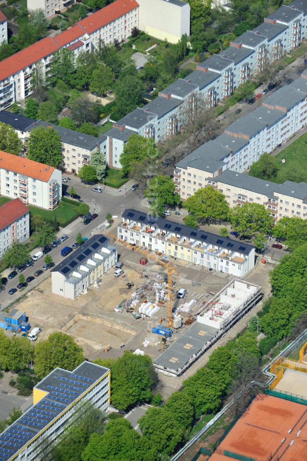 Berlin-Lichtenberg from the bird's eye view: Blick auf die Baufläche des neuen Stadtquartier „Stadtgärten Friedrichsfelde“ in Berlin-Lichtenberg. Views of the city built the new headquarters' city gardens Friedrichsfelde in Berlin-Lichtenberg.