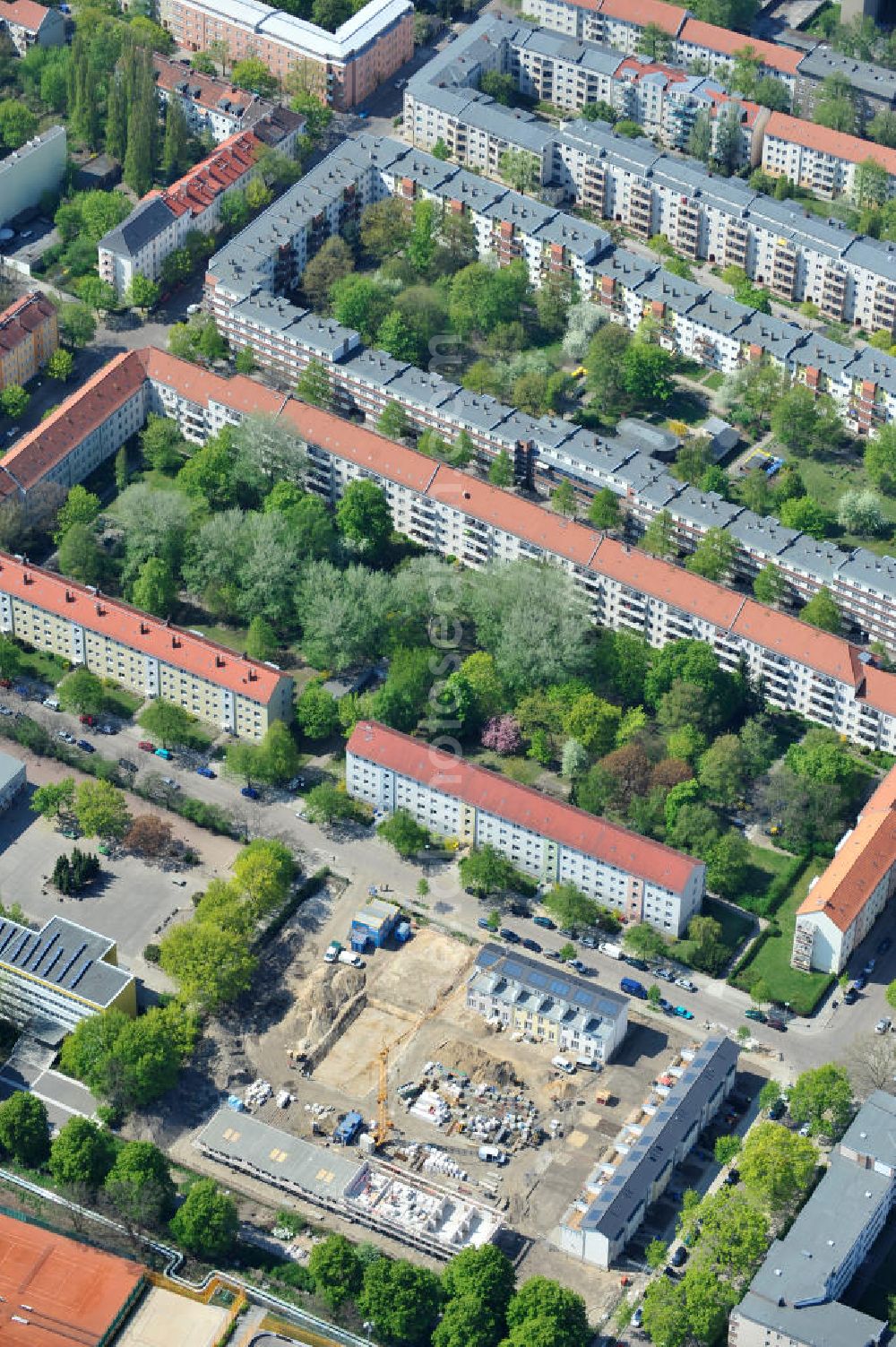 Berlin-Lichtenberg from the bird's eye view: Blick auf die Baufläche des neuen Stadtquartier „Stadtgärten Friedrichsfelde“ in Berlin-Lichtenberg. Views of the city built the new headquarters' city gardens Friedrichsfelde in Berlin-Lichtenberg.