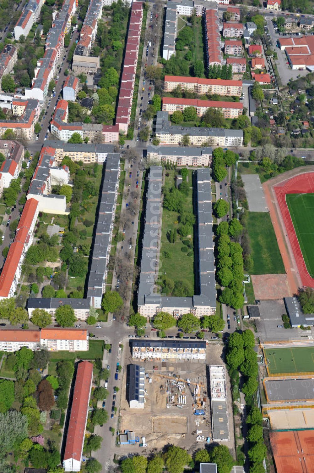 Aerial photograph Berlin-Lichtenberg - Blick auf die Baufläche des neuen Stadtquartier „Stadtgärten Friedrichsfelde“ in Berlin-Lichtenberg. Views of the city built the new headquarters' city gardens Friedrichsfelde in Berlin-Lichtenberg.