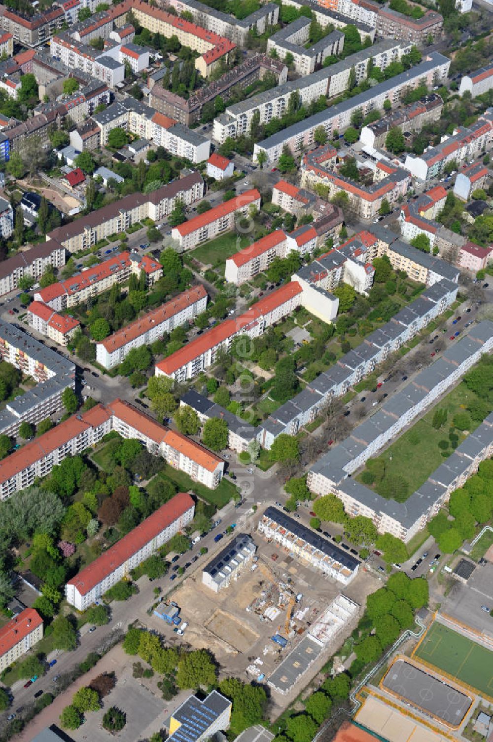 Berlin-Lichtenberg from the bird's eye view: Blick auf die Baufläche des neuen Stadtquartier „Stadtgärten Friedrichsfelde“ in Berlin-Lichtenberg. Views of the city built the new headquarters' city gardens Friedrichsfelde in Berlin-Lichtenberg.