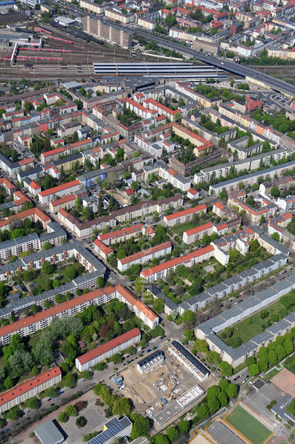 Aerial image Berlin-Lichtenberg - Blick auf die Baufläche des neuen Stadtquartier „Stadtgärten Friedrichsfelde“ in Berlin-Lichtenberg. Views of the city built the new headquarters' city gardens Friedrichsfelde in Berlin-Lichtenberg.