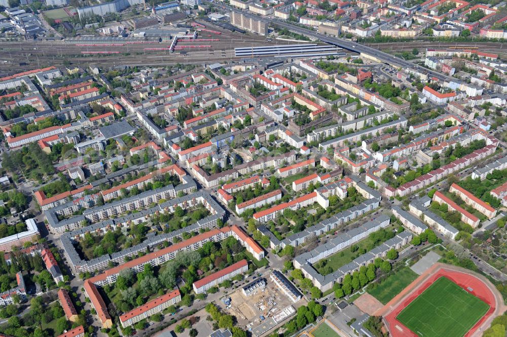 Aerial photograph Berlin-Lichtenberg - Blick auf die Baufläche des neuen Stadtquartier „Stadtgärten Friedrichsfelde“ in Berlin-Lichtenberg. Views of the city built the new headquarters' city gardens Friedrichsfelde in Berlin-Lichtenberg.