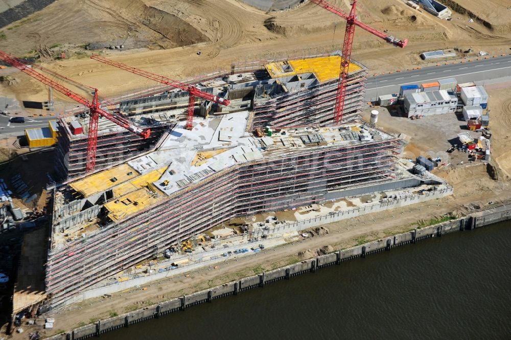 Hamburg from above - View of building lot of the new Hafen city University in Hamburg. The building will be constructed on behalf of the Ministry of Science and Research of Hamburg by the company Riedel Bau for the subjects architecture, civil engineering, geomatics and municipal planning and should be completed in October 2012