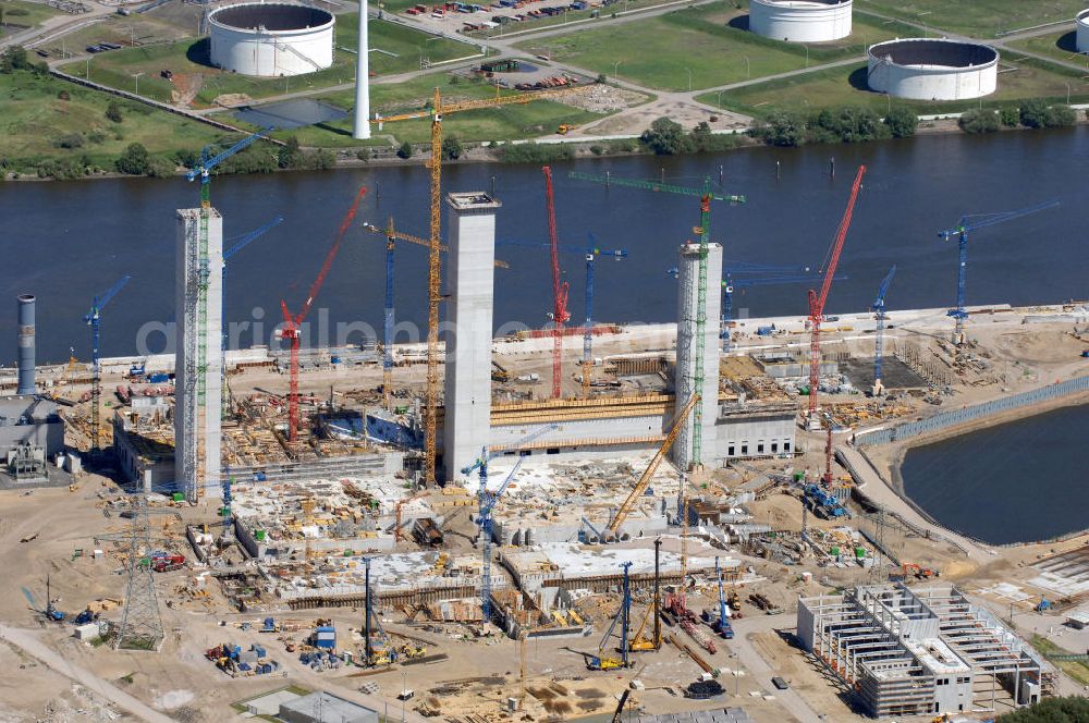 HAMBURG from the bird's eye view: Blick auf die Baustelle vom Neubau Steinkohlekraftwerk Moorburg an der Elbe. Es soll 2012 in Betrieb genommen werden. Kontakt: Vattenfall Europe AG , Spitalerstraße 22, 20095 Hamburg, Gunhild Nasner, Tel. +49(0)40 6396 3572, Fax +49(0)40 6396 2770, email: gunhild.nasner@vattenfall.de Baufirma Wayss & Freytag Ingenieurbau AG http://