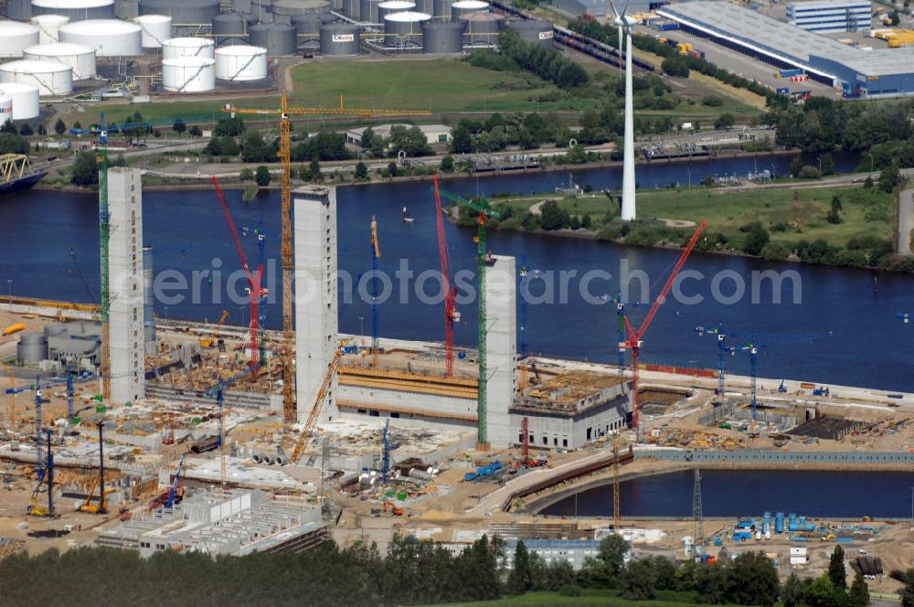 HAMBURG from the bird's eye view: Blick auf die Baustelle vom Neubau Steinkohlekraftwerk Moorburg an der Elbe. Es soll 2012 in Betrieb genommen werden. Kontakt: Vattenfall Europe AG , Spitalerstraße 22, 20095 Hamburg, Gunhild Nasner, Tel. +49(0)40 6396 3572, Fax +49(0)40 6396 2770, email: gunhild.nasner@vattenfall.de Baufirma Wayss & Freytag Ingenieurbau AG http://