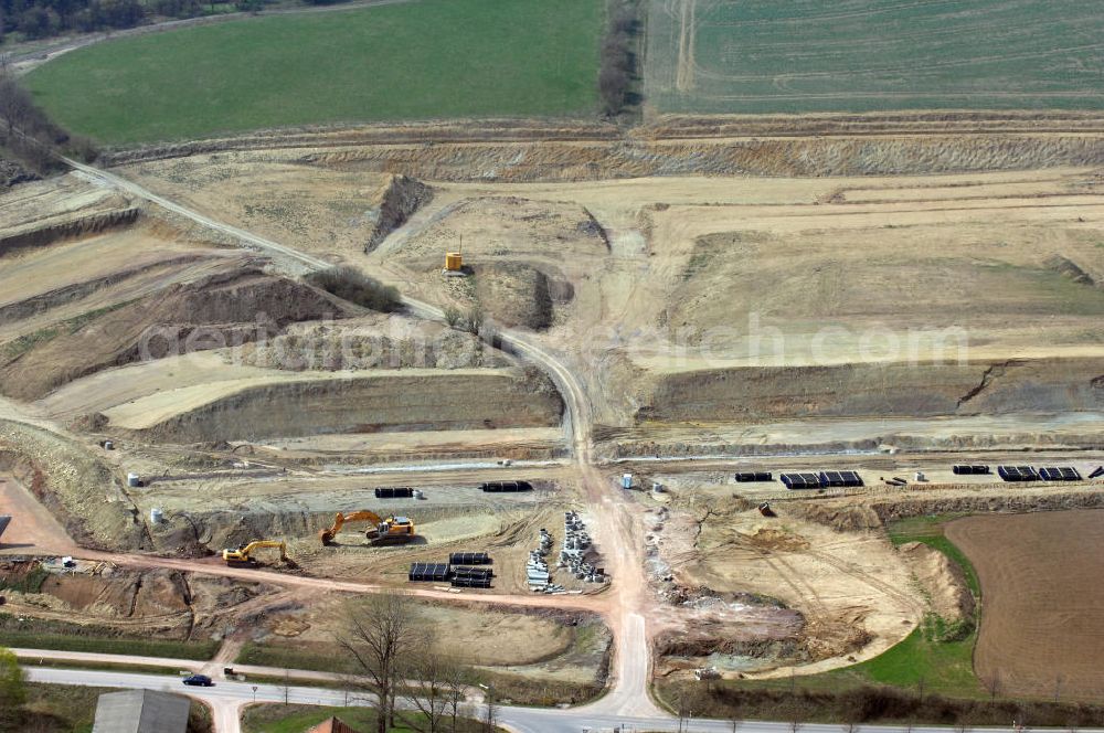 Sättelstädt from the bird's eye view: Blick auf die Baustelle am östlichen Ende der Hörseltalbrücke Richtung Ausfahrt / Anschlussstelle Sättelstädt der A4. Der Neubau ist Teil des Projekt Nordverlegung / Umfahrung Hörselberge der Autobahn E40 / A4 in Thüringen bei Eisenach. Durchgeführt werden die im Zuge dieses Projektes notwendigen Arbeiten unter an derem von den Mitarbeitern der Niederlassung Weimar der EUROVIA Verkehrsbau Union sowie der Niederlassungen Abbruch und Erdbau, Betonstraßenbau, Ingenieurbau und TECO Schallschutz der EUROVIA Beton sowie der DEGES.