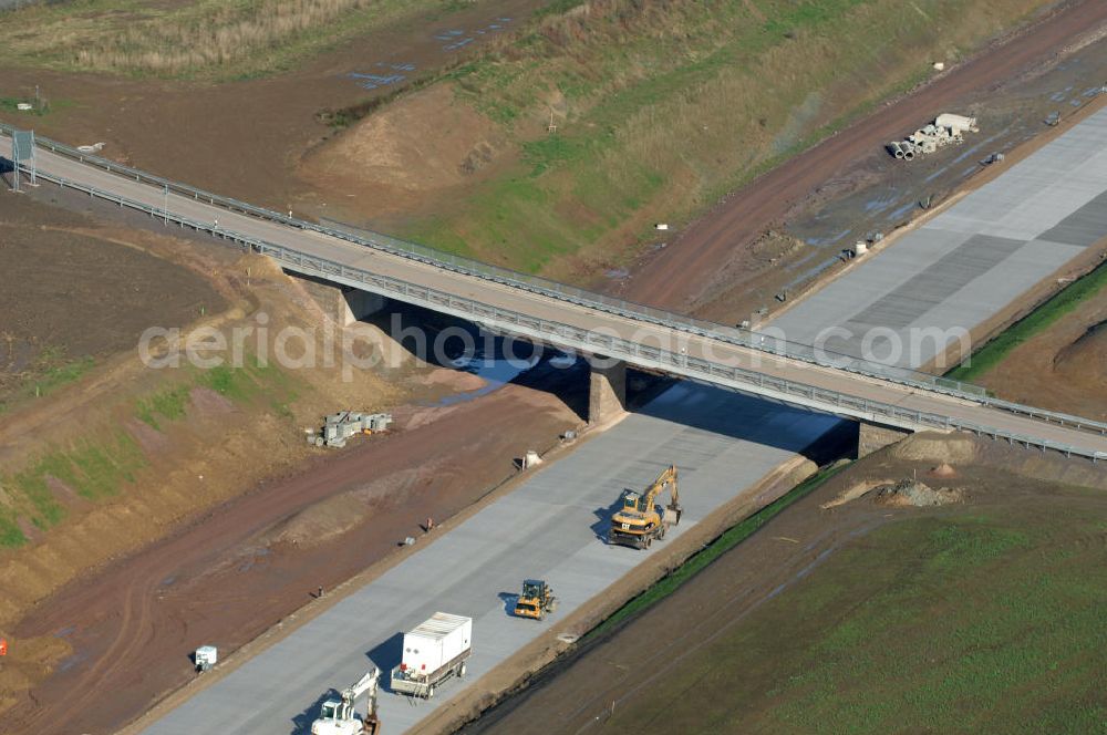 Aerial image Hastrungsfeld - Blick auf die Baustelle der Strassenbrücke zwischen Hastrungsfeld und Burla welche über die neue A4 führt. Der Neubau ist Teil des Projekt Nordverlegung / Umfahrung Hörselberge der Autobahn E40 / A4 in Thüringen bei Eisenach. Durchgeführt werden die im Zuge dieses Projektes notwendigen Arbeiten unter an derem von den Mitarbeitern der Niederlassung Weimar der EUROVIA Verkehrsbau Union sowie der Niederlassungen Abbruch und Erdbau, Betonstraßenbau, Ingenieurbau und TECO Schallschutz der EUROVIA Beton sowie der DEGES.