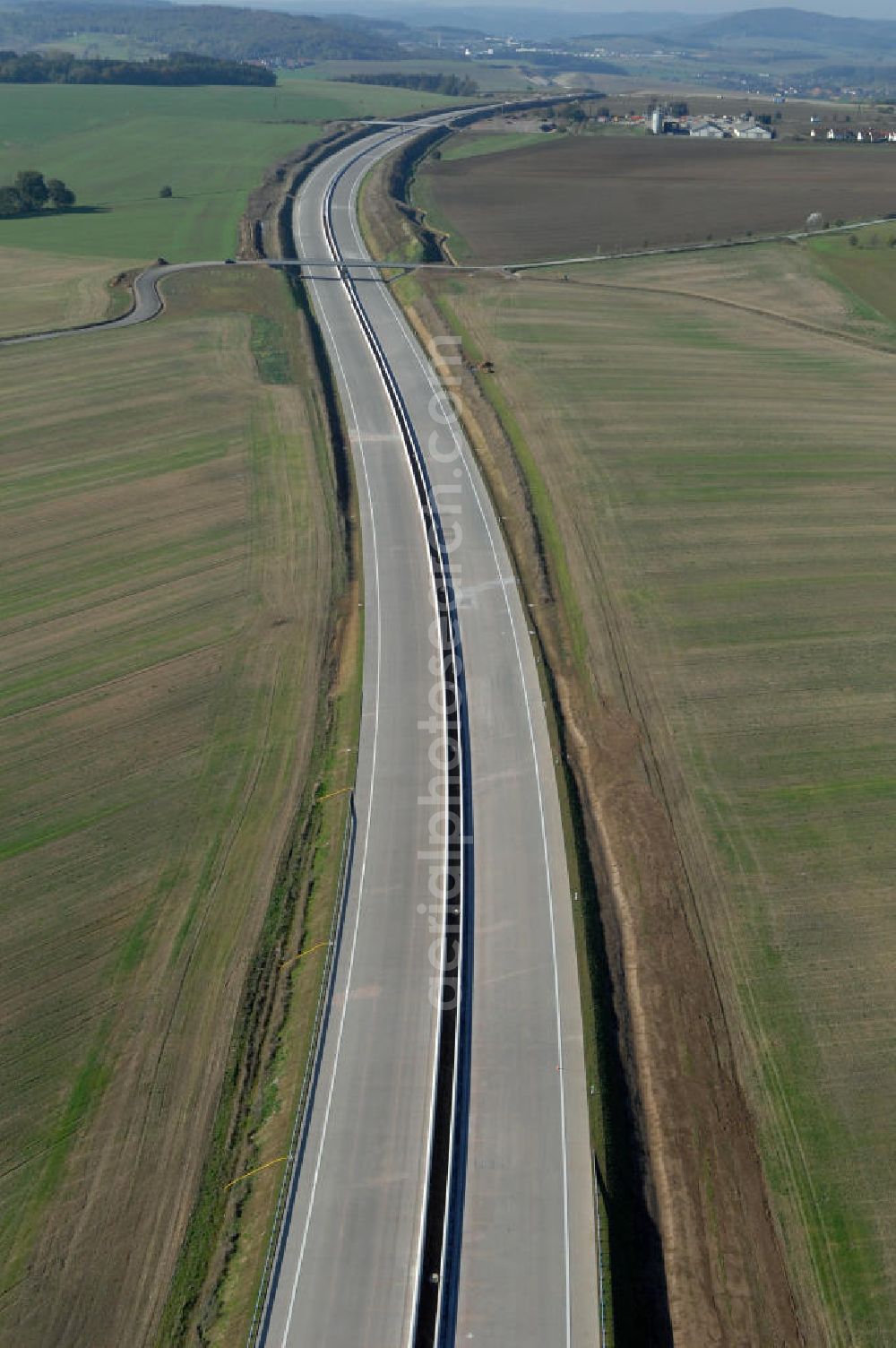 Neukirchen from above - Blick auf die Baustelle zweier Strassenbrücken, vorn zwischen Hötzelsroda und Neukirchen und hinten südlich von Neukirchen, welche über die A4 führen. Der Neubau ist Teil des Projekt Nordverlegung / Umfahrung Hörselberge der Autobahn E40 / A4 in Thüringen bei Eisenach. Durchgeführt werden die im Zuge dieses Projektes notwendigen Arbeiten unter an derem von den Mitarbeitern der Niederlassung Weimar der EUROVIA Verkehrsbau Union sowie der Niederlassungen Abbruch und Erdbau, Betonstraßenbau, Ingenieurbau und TECO Schallschutz der EUROVIA Beton sowie der DEGES.