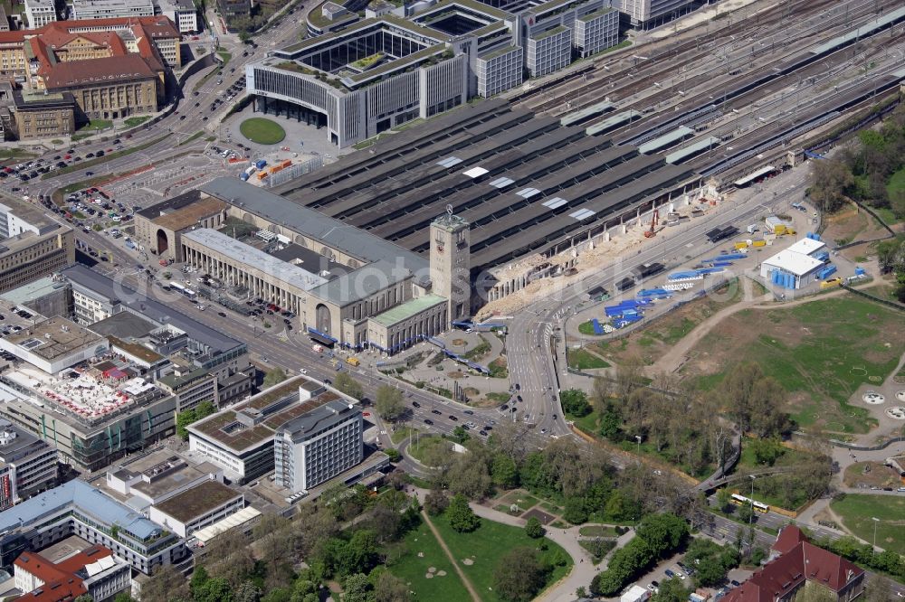 Stuttgart from the bird's eye view: Construction site at the Stuttgart Central station in Baden-Wuerttemberg. The termnal station will be largely demolished during the project Stuttgart 21 and converted into an underground transit station