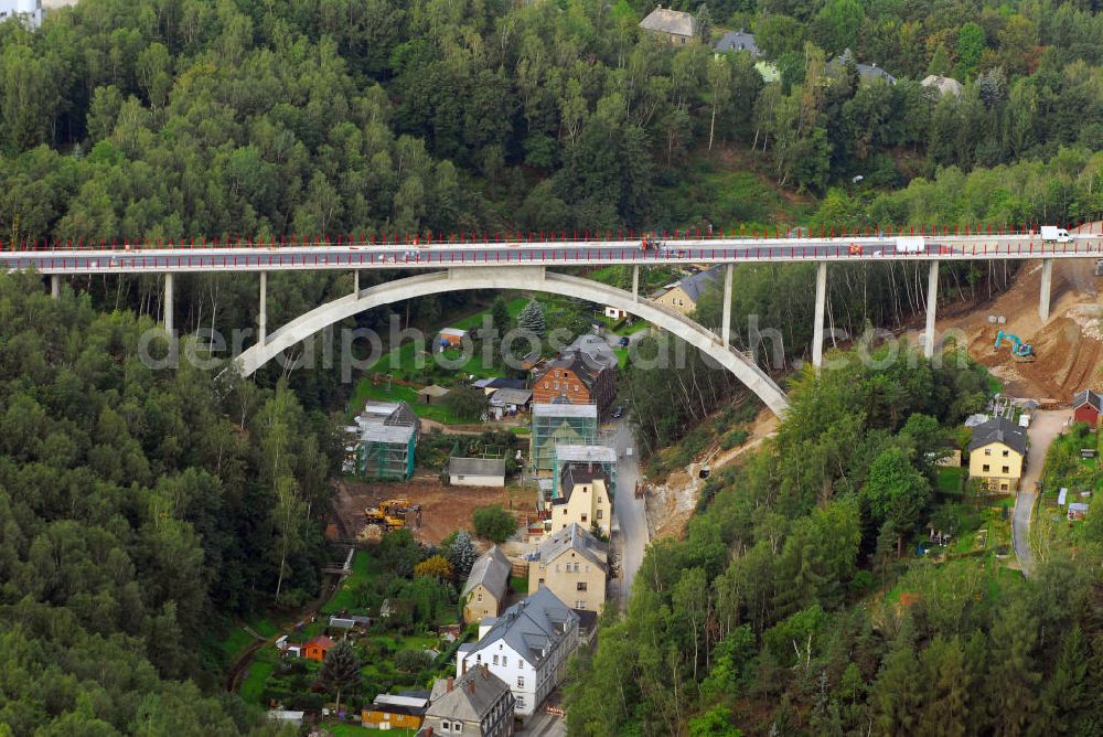 Aerial photograph Aue - Blick auf die Baustelle der Talbrücke / Brücke Alberoda. Über die Brücke führt die Schnellstraße 255 / Autobahnzubringer A72.