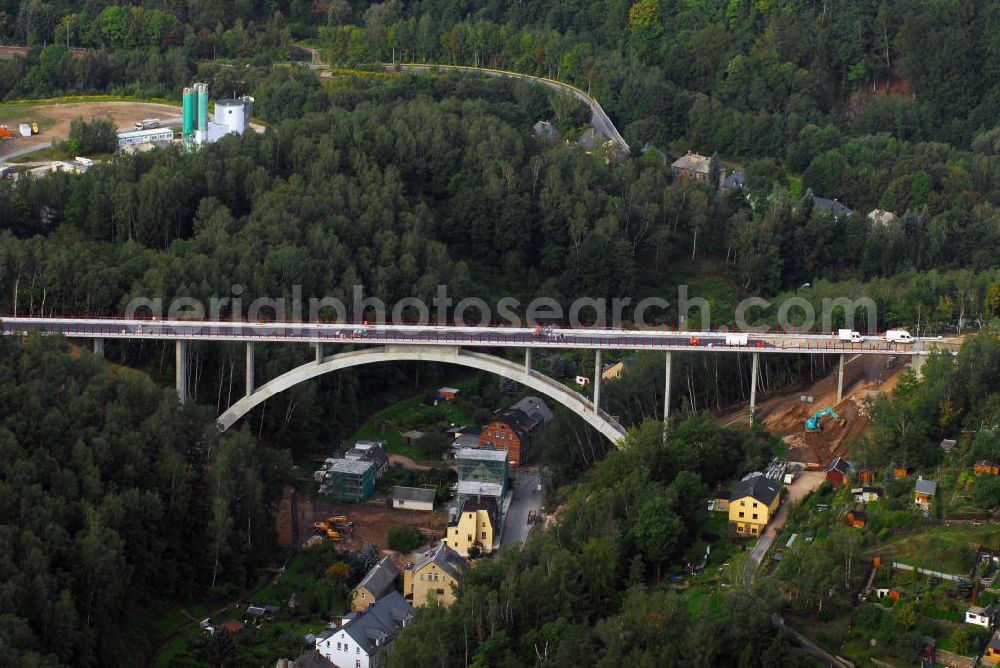 Aue from above - Blick auf die Baustelle der Talbrücke / Brücke Alberoda. Über die Brücke führt die Schnellstraße 255 / Autobahnzubringer A72.