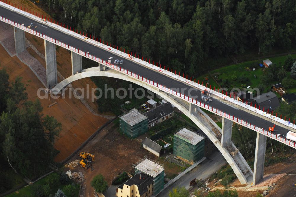 Aue from above - Blick auf die Baustelle der Talbrücke / Brücke Alberoda. Über die Brücke führt die Schnellstraße 255 / Autobahnzubringer A72.