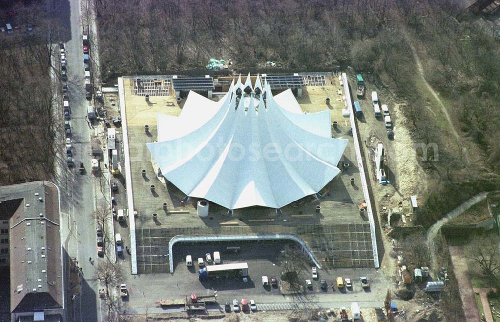 Aerial photograph Berlin- Kreuzberg - Baustelle des Tempodroms am Anhalter Bahnhof in Berlin - Kreuzberg. 11.03.02