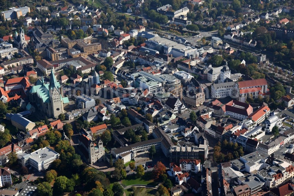 Paderborn from the bird's eye view: View the construction site of the theater Paderborn - Westphalian Chamber Games and the Paderborn Cathedral in Paderborn in North Rhine-Westphalia