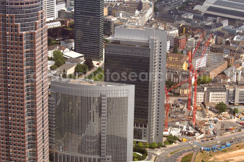 Frankfurt am Main from above - Blick auf die Kastor und Pollux-Hochhäuser, die Baustelle des Tower 185 und den Messeturm im Stadtzentrum von Frankfurt am Main in Hessen. Auf der Friedrich-Ebert-Anlage entsteht bis voraussichtlich Ende 2011 ein 186 Meter hoher Bürohaus-Neubau, der Tower 185 heißen soll. Bauherr: Vivico Real Estate, Jörg Werner, Hedderichstraße 55-57, 60594 Frankfurt / Main, +49 (0) 69 76 80 67 24,