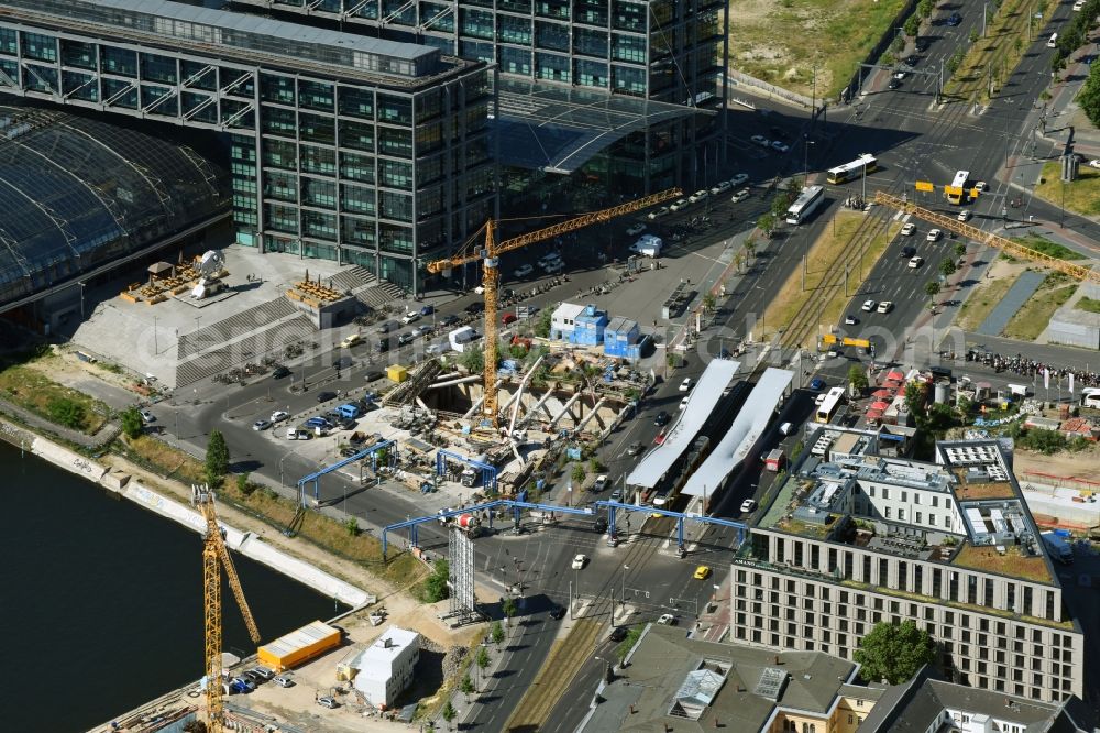 Aerial photograph Berlin - Construction site with tunnel guide for the route S 21 Excavation B and tunnel construction in building complex along the Invalidenstrasse in the district Moabit in Berlin, Germany