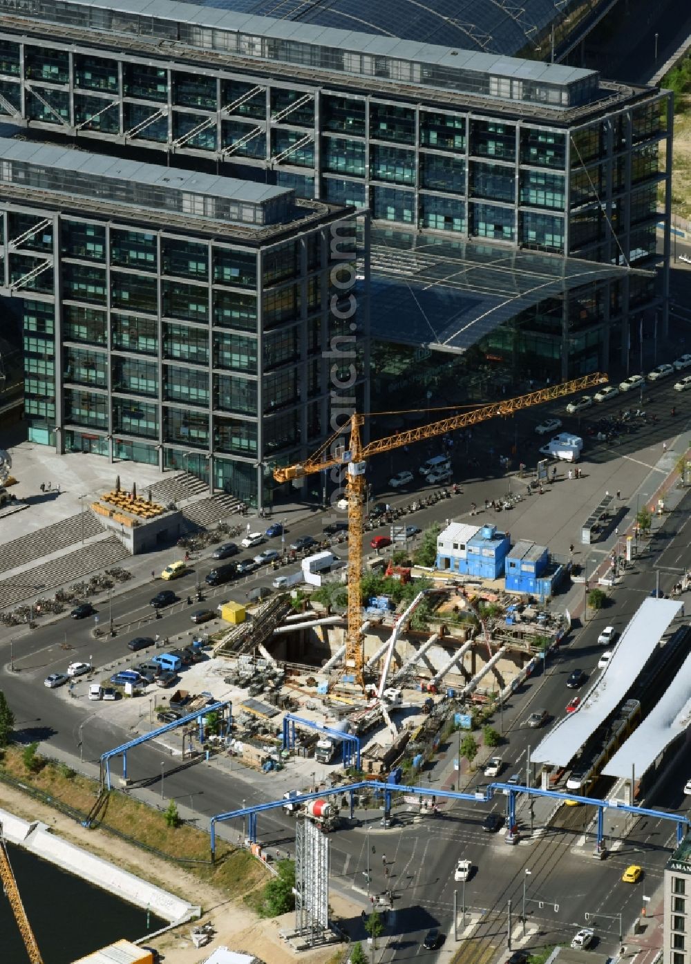 Berlin from above - Construction site with tunnel guide for the route S 21 Excavation B and tunnel construction in building complex along the Invalidenstrasse in the district Moabit in Berlin, Germany