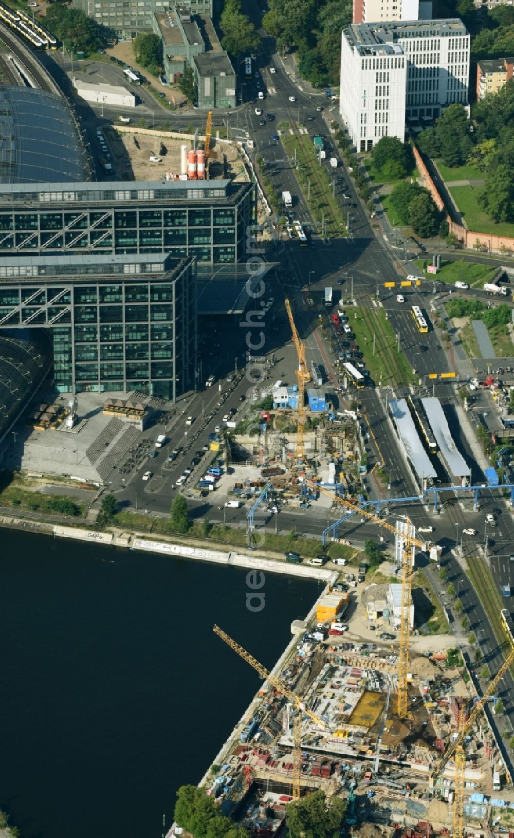 Aerial photograph Berlin - Construction site with tunnel guide for the route S 21 Excavation B and tunnel construction in building complex along the Invalidenstrasse in the district Moabit in Berlin, Germany