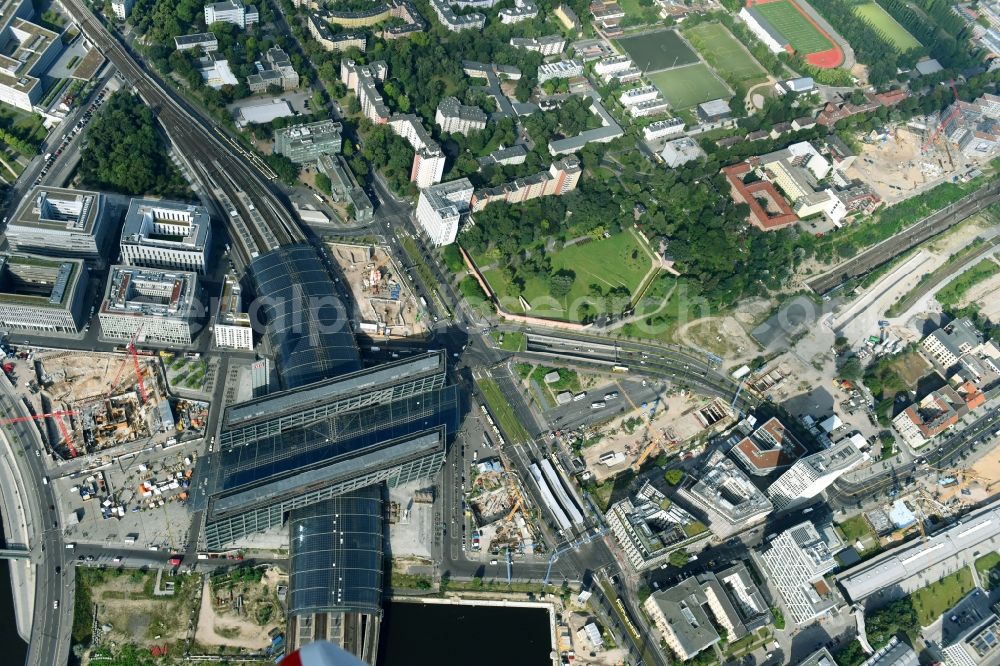 Aerial image Berlin - Construction site with tunnel guide for the route S 21 Excavation B and tunnel construction in building complex along the Invalidenstrasse in the district Moabit in Berlin, Germany