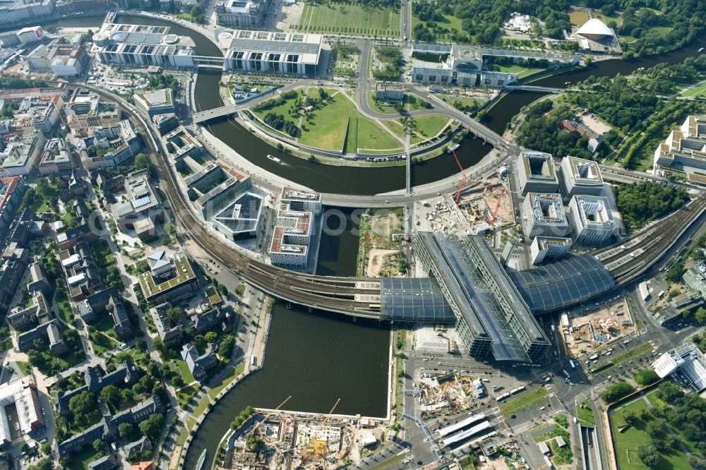 Aerial photograph Berlin - Construction site with tunnel guide for the route S 21 Excavation B and tunnel construction in building complex along the Invalidenstrasse in the district Moabit in Berlin, Germany