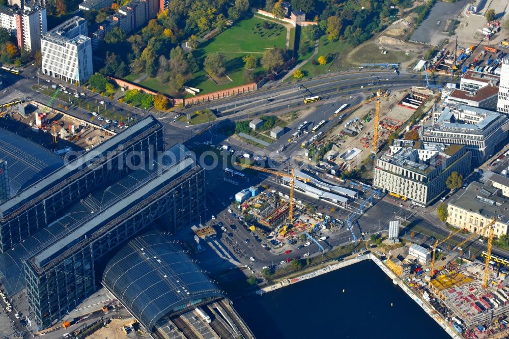 Berlin from above - Construction site with tunnel guide for the route S 21 Excavation B and tunnel construction in building complex along the Invalidenstrasse in the district Moabit in Berlin, Germany