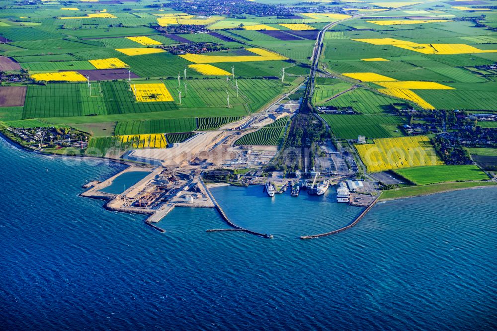 Puttgarden from the bird's eye view: Construction site with tunnel guide for the route of Fehmarnbelt- Tunnel on street Faehrhafenstrasse in Puttgarden on the island of Fehmarn in the state Schleswig-Holstein, Germany