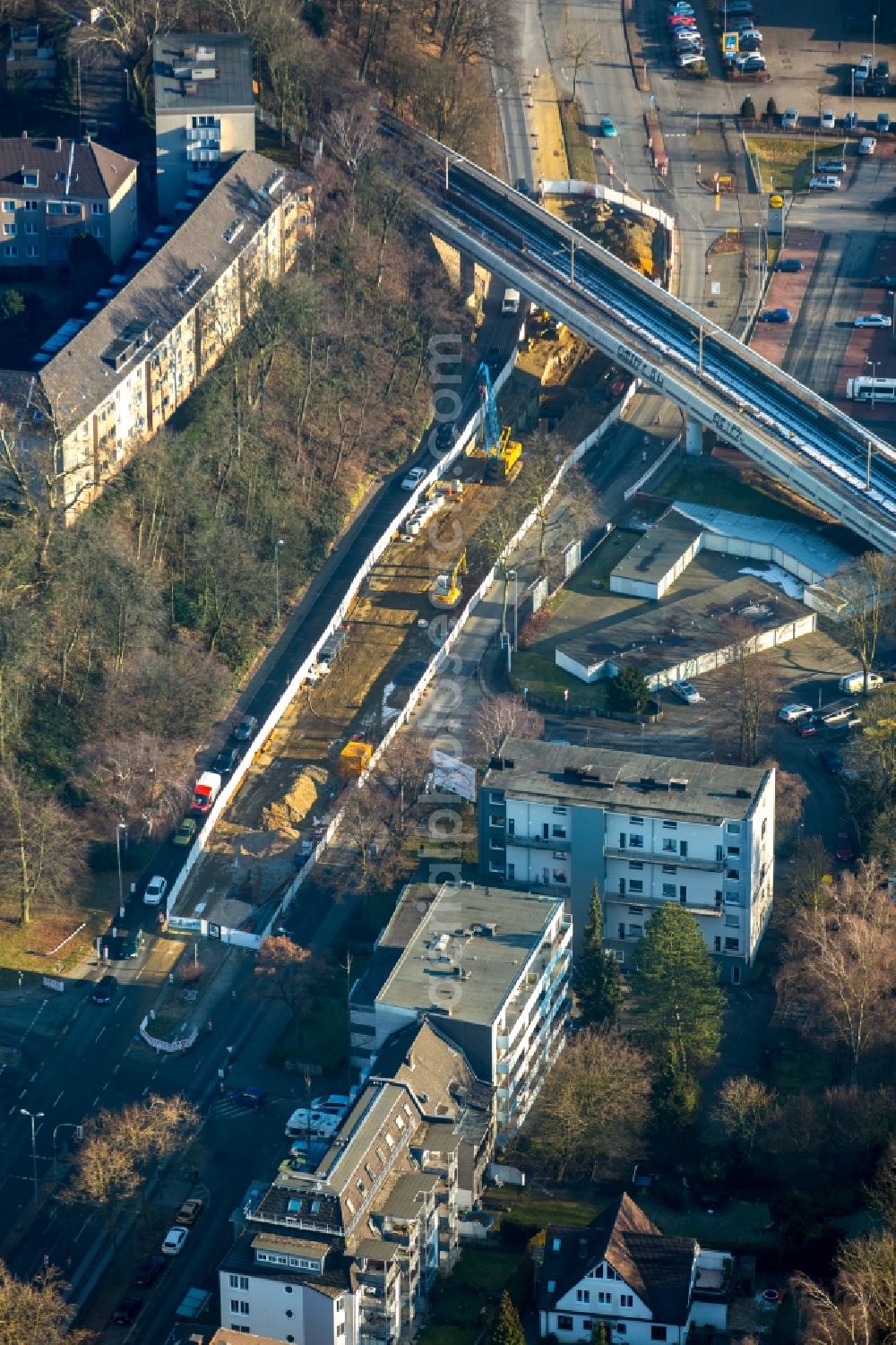 Aerial photograph Mülheim an der Ruhr - Construction site with tunnel guide for the route Kanalbaustelle Essener Strasse between Walkmuehlenstrasse und Gracht in Muelheim on the Ruhr in the state North Rhine-Westphalia