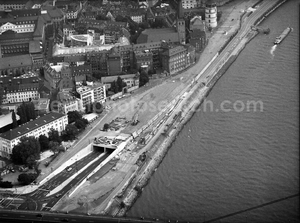 Düsseldorf from the bird's eye view: Construction site with tunnel guide for the route of Rheinufertunnel in Duesseldorf in the state North Rhine-Westphalia, Germany