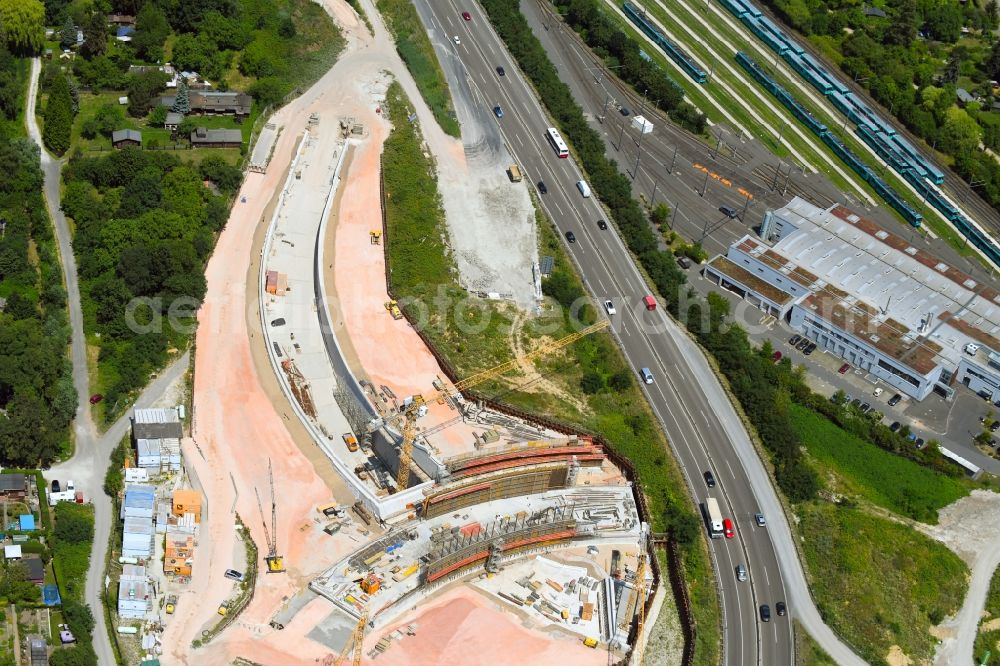 Frankfurt am Main from the bird's eye view: Construction site with tunnel guide for the route of Rieofwaldtunnel on kuenftigen Autobahndreieck of BAB A66 Erlenbruch in the district Bornheim in Frankfurt in the state Hesse, Germany