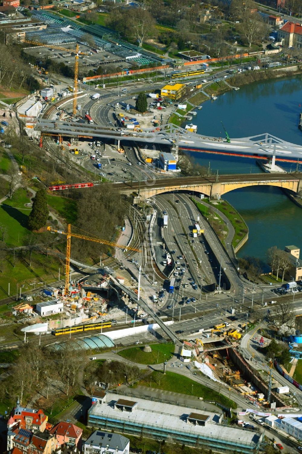 Stuttgart from the bird's eye view: Construction site with tunnel guide for the route of B10-Rosensteintunnel on Neckartalstrasse in the district Bad Cannstatt in Stuttgart in the state Baden-Wurttemberg, Germany