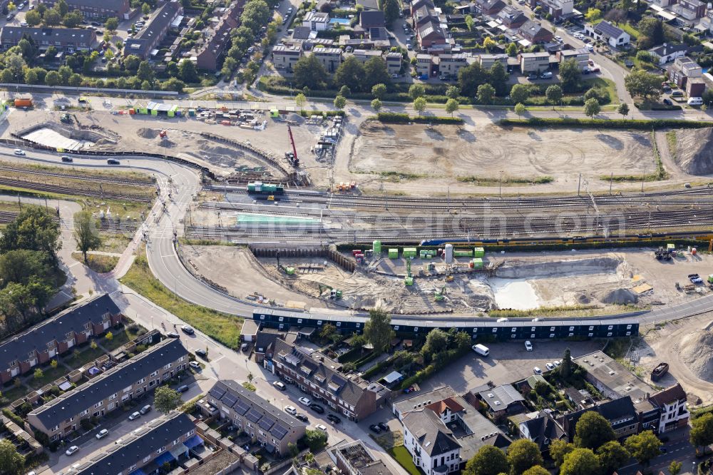 Aerial photograph Venlo - Construction site with tunnelling works for the route and the course for the underpass of the railway tracks - railway line in the Nederlandse Spoorwegen network on the Vierpaardjes road in Venlo in Limburg, the Netherlands