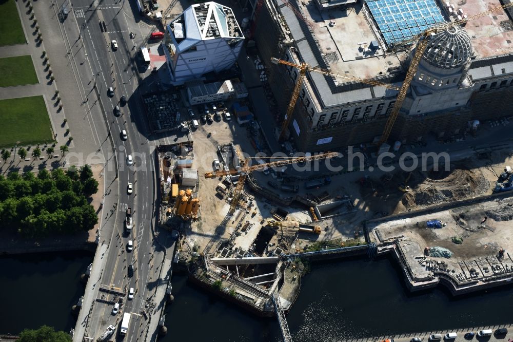 Aerial photograph Berlin - Construction site on the shore of river Spree in front of the construction site of Berlin Palace in Berlin