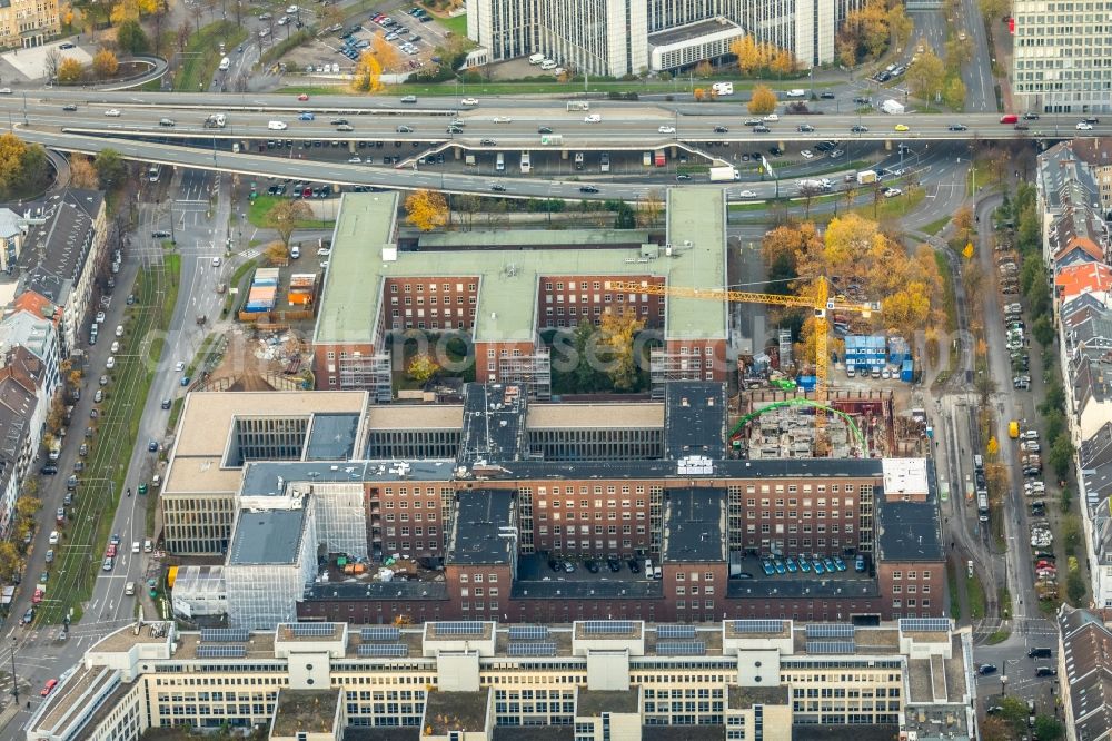 Düsseldorf from the bird's eye view: Redevelopment works at the police department and ministry for Bauen und Wohnen on Hubertusstrasse in Duesseldorf in the state of North Rhine-Westphalia