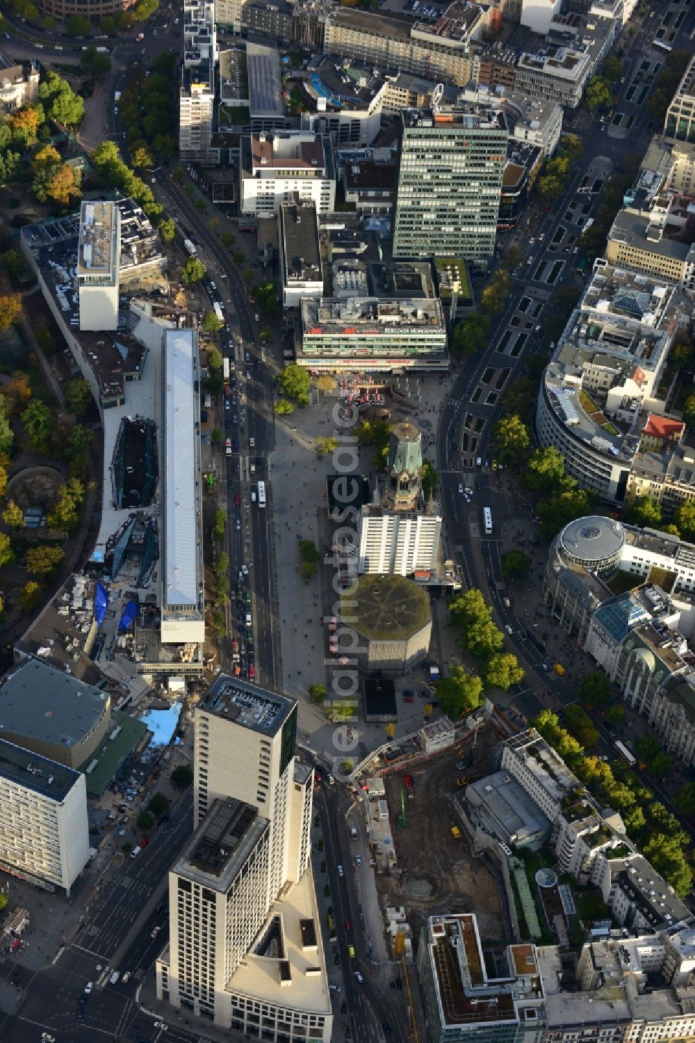 Aerial image Berlin - View at the conversion and expansion construction site of the architectural ensemble Bikinihaus in the Budapester street in the district Charlottenburg in Berlin