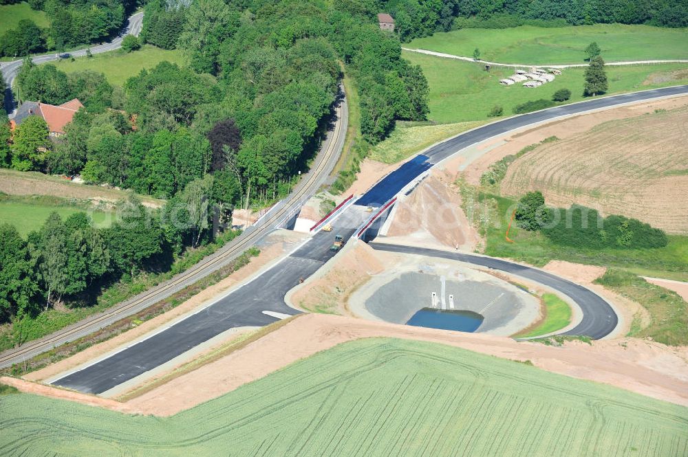 Uslar from the bird's eye view: Baustelle der neuen Umgehungsstraße / Bundesstraße B241 mit neuen Brückenbauwerken / Talbrücke Volpriehausen nahe Uslar in Niedersachsen. Ein Projekt der EUROVIA. Construction site of the new circuitous road B241 with new bidges / viaduct Volpriehausen in the near of Uslar in Lower Saxony.