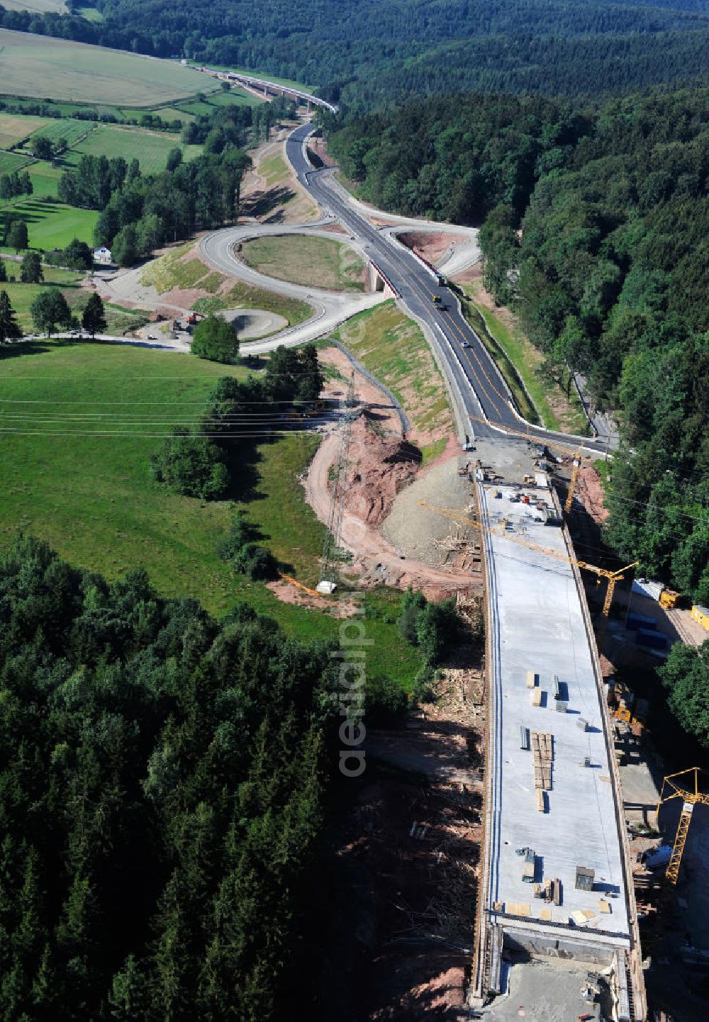 Aerial image Uslar - Baustelle der neuen Umgehungsstraße / Bundesstraße B241 mit neuen Brückenbauwerken / Talbrücke Volpriehausen nahe Uslar in Niedersachsen. Ein Projekt der EUROVIA. Construction site of the new circuitous road B241 with new bidges / viaduct Volpriehausen in the near of Uslar in Lower Saxony.