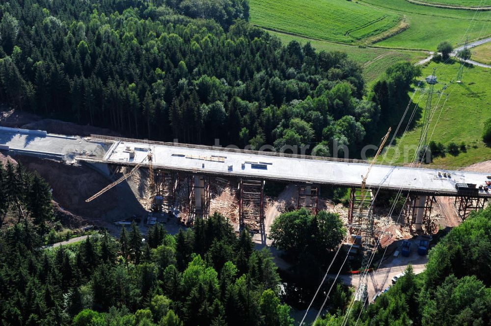 Uslar from the bird's eye view: Baustelle der neuen Umgehungsstraße / Bundesstraße B241 mit neuen Brückenbauwerken / Talbrücke Volpriehausen nahe Uslar in Niedersachsen. Ein Projekt der EUROVIA. Construction site of the new circuitous road B241 with new bidges / viaduct Volpriehausen in the near of Uslar in Lower Saxony.